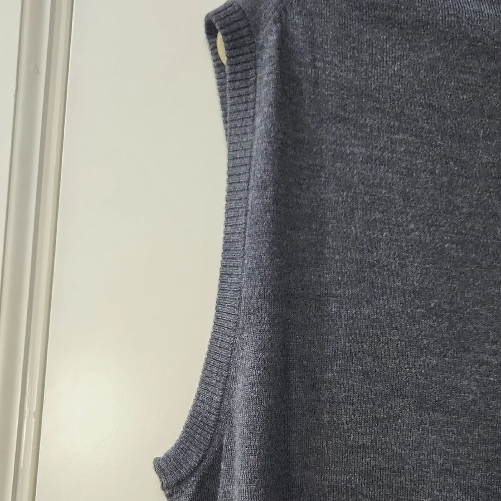 Pronto-Uomo Charcoal Gray V-Neck Sweater Vest in 100% Wool Men's Large - Picture 6 of 8